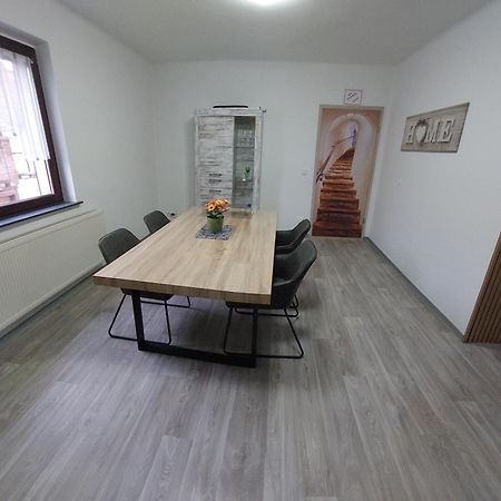 Elxleben Ganze Ferienwohnung 5 Km Von Erfurt, Mit Kaffeevollautomat, Tv, Wlan, Boxspringbett, Schlafsofa Und Einkaufsmoeglichkeiten, Sehr Gute Anbindung Zur A71 Und A4, Kostenloser Oeff Parkplatz Fuer Pkw Und Transporter מראה חיצוני תמונה