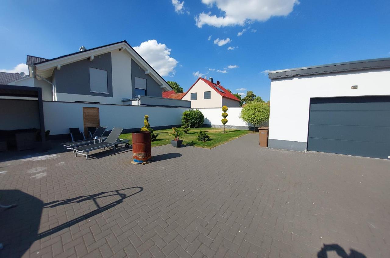 Elxleben Ganze Ferienwohnung 5 Km Von Erfurt, Mit Kaffeevollautomat, Tv, Wlan, Boxspringbett, Schlafsofa Und Einkaufsmoeglichkeiten, Sehr Gute Anbindung Zur A71 Und A4, Kostenloser Oeff Parkplatz Fuer Pkw Und Transporter מראה חיצוני תמונה