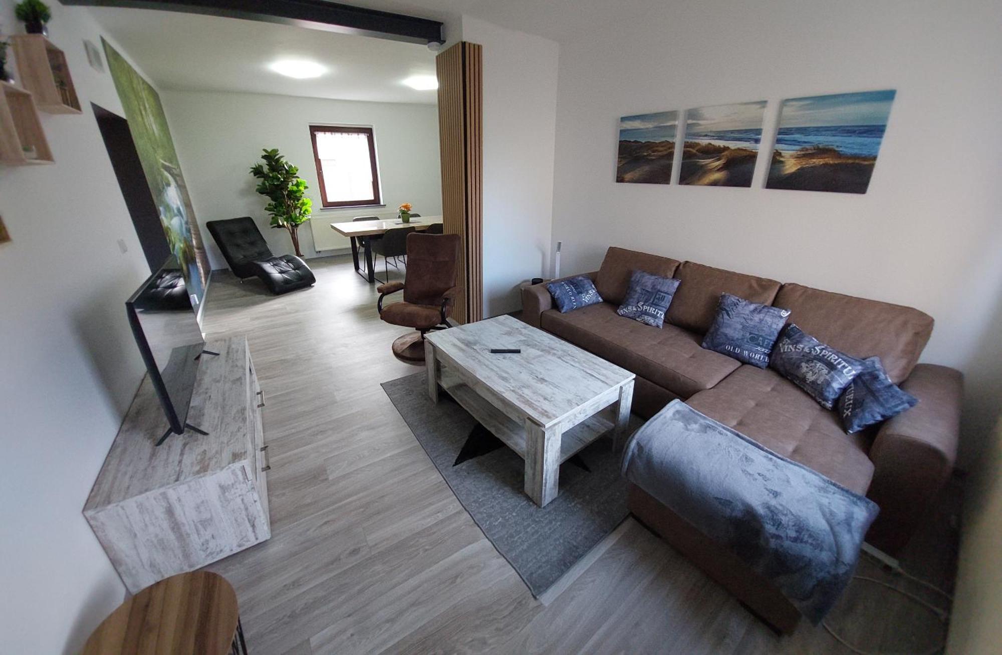 Elxleben Ganze Ferienwohnung 5 Km Von Erfurt, Mit Kaffeevollautomat, Tv, Wlan, Boxspringbett, Schlafsofa Und Einkaufsmoeglichkeiten, Sehr Gute Anbindung Zur A71 Und A4, Kostenloser Oeff Parkplatz Fuer Pkw Und Transporter מראה חיצוני תמונה