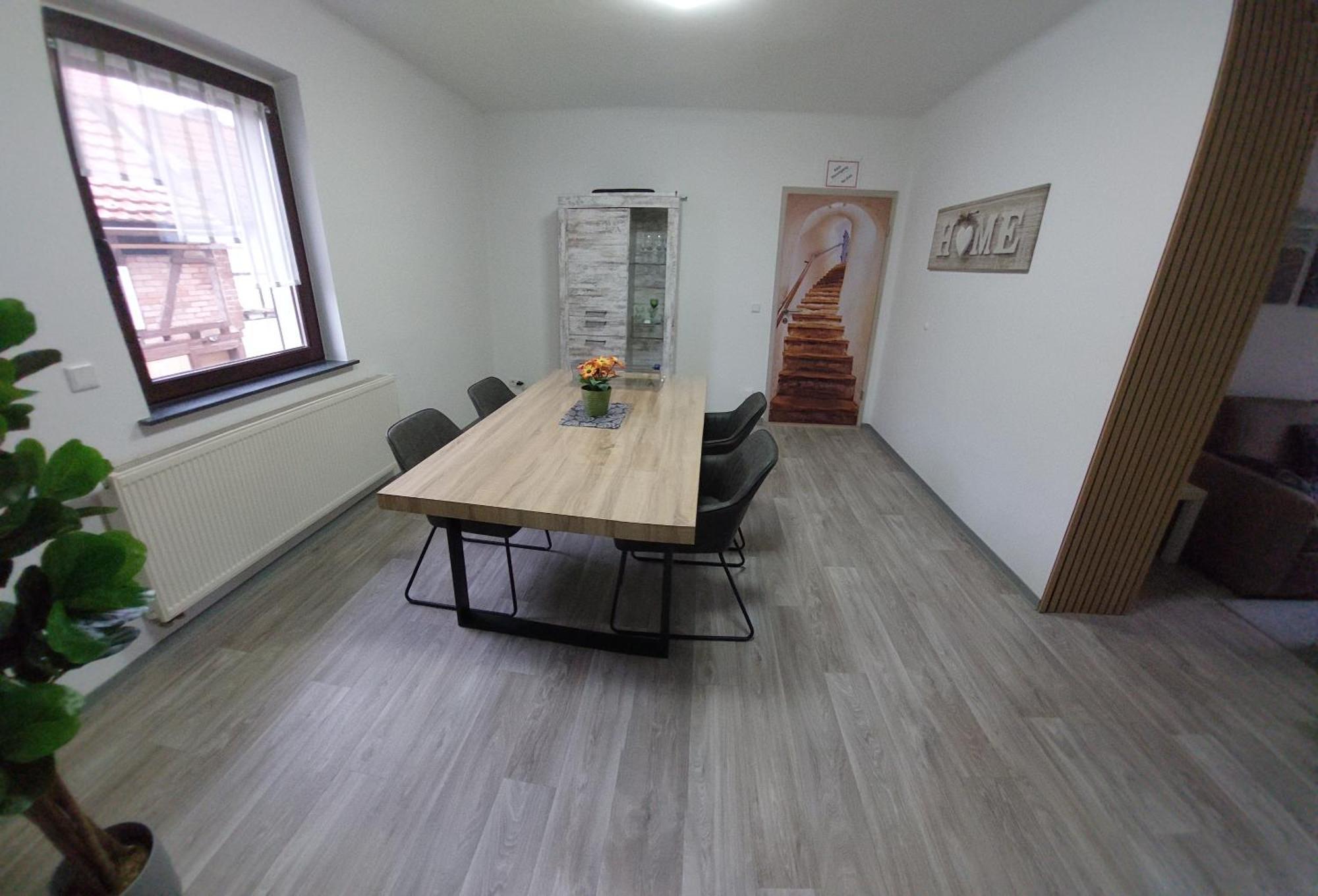 Elxleben Ganze Ferienwohnung 5 Km Von Erfurt, Mit Kaffeevollautomat, Tv, Wlan, Boxspringbett, Schlafsofa Und Einkaufsmoeglichkeiten, Sehr Gute Anbindung Zur A71 Und A4, Kostenloser Oeff Parkplatz Fuer Pkw Und Transporter מראה חיצוני תמונה