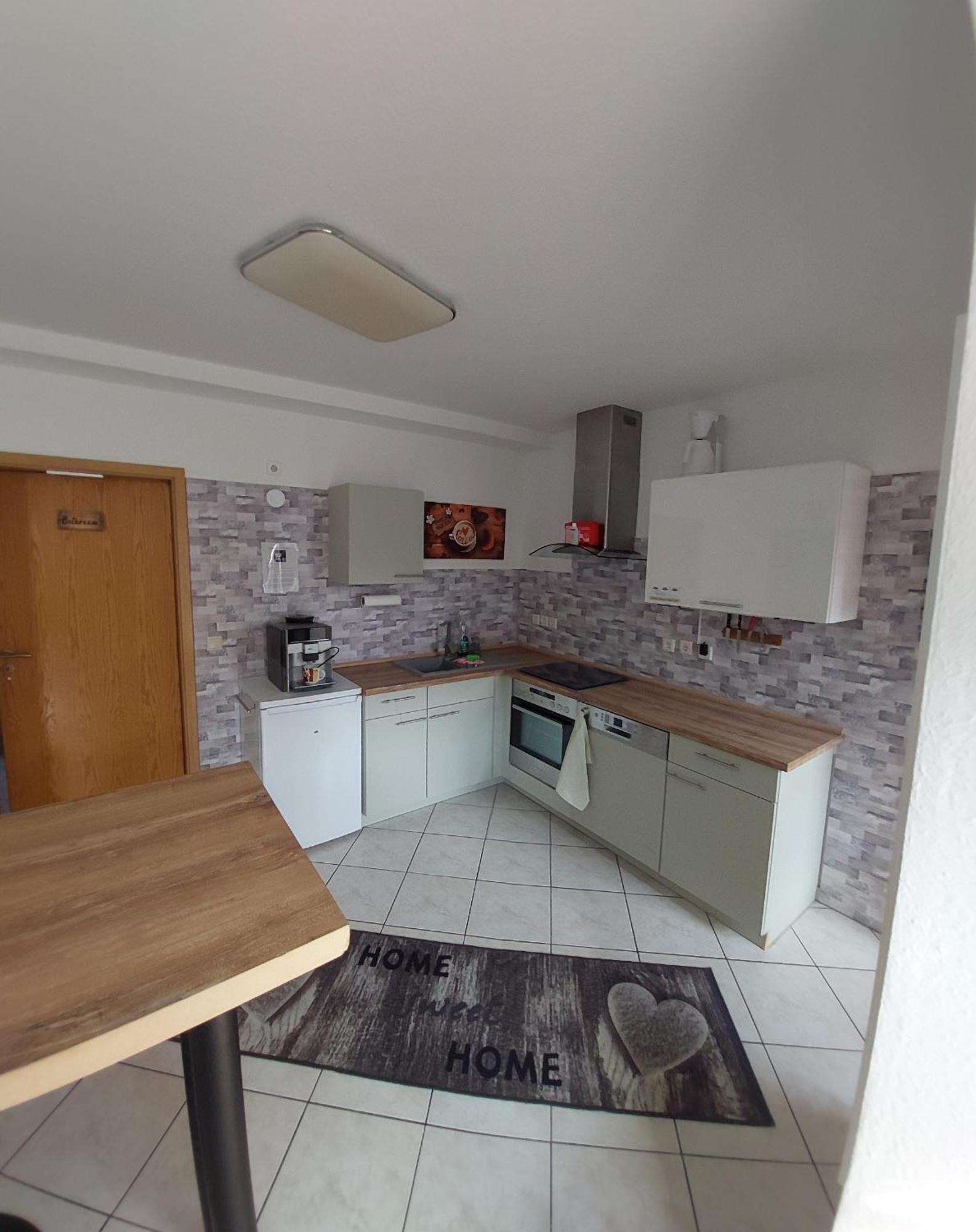 Elxleben Ganze Ferienwohnung 5 Km Von Erfurt, Mit Kaffeevollautomat, Tv, Wlan, Boxspringbett, Schlafsofa Und Einkaufsmoeglichkeiten, Sehr Gute Anbindung Zur A71 Und A4, Kostenloser Oeff Parkplatz Fuer Pkw Und Transporter מראה חיצוני תמונה
