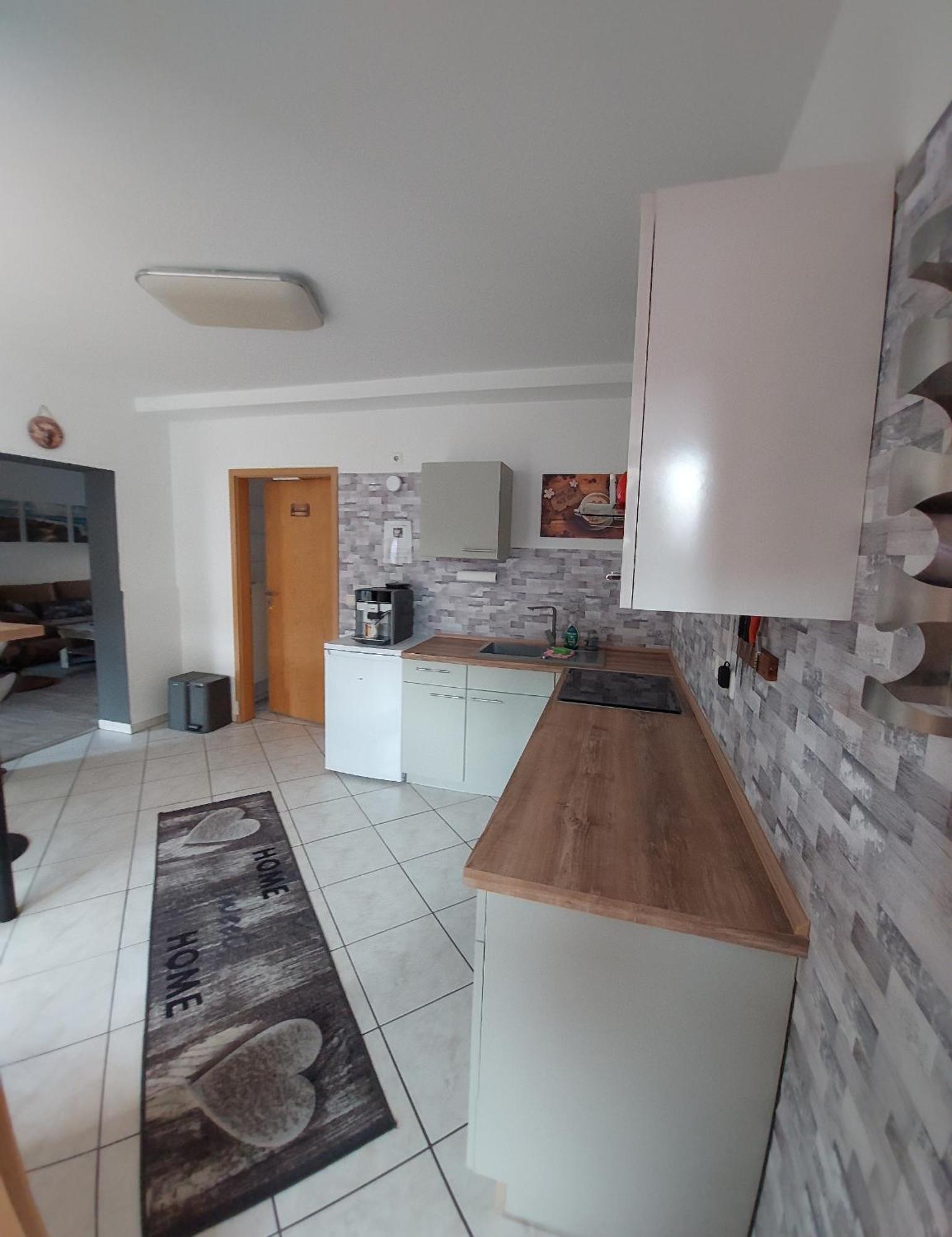 Elxleben Ganze Ferienwohnung 5 Km Von Erfurt, Mit Kaffeevollautomat, Tv, Wlan, Boxspringbett, Schlafsofa Und Einkaufsmoeglichkeiten, Sehr Gute Anbindung Zur A71 Und A4, Kostenloser Oeff Parkplatz Fuer Pkw Und Transporter מראה חיצוני תמונה