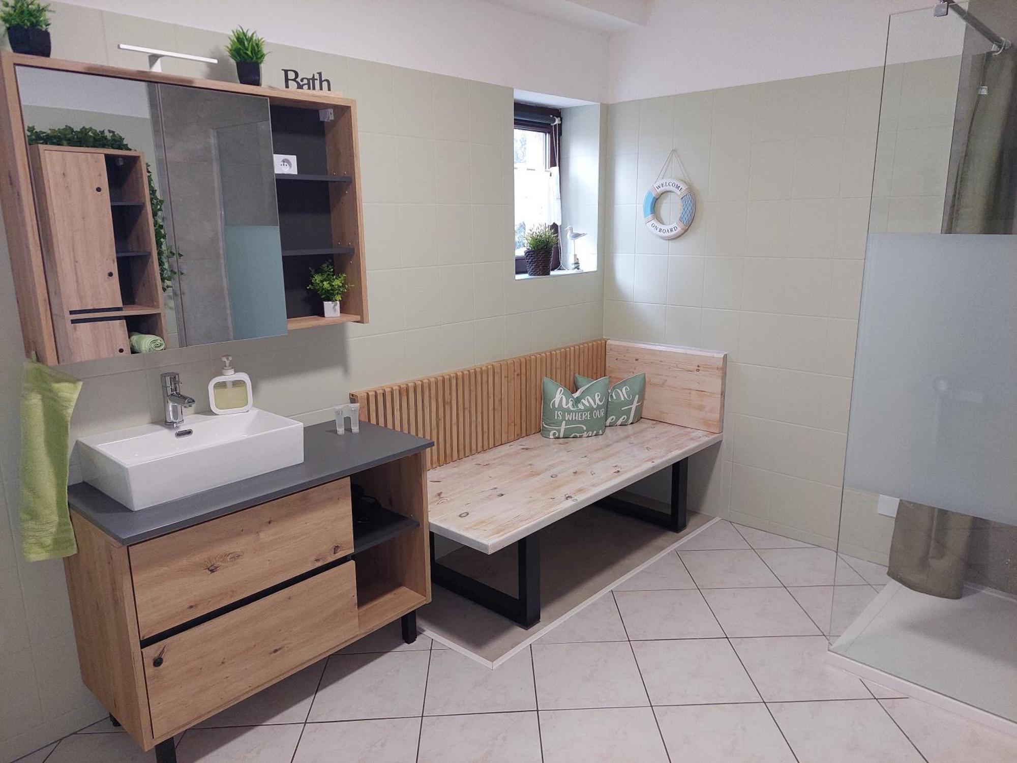 Elxleben Ganze Ferienwohnung 5 Km Von Erfurt, Mit Kaffeevollautomat, Tv, Wlan, Boxspringbett, Schlafsofa Und Einkaufsmoeglichkeiten, Sehr Gute Anbindung Zur A71 Und A4, Kostenloser Oeff Parkplatz Fuer Pkw Und Transporter מראה חיצוני תמונה